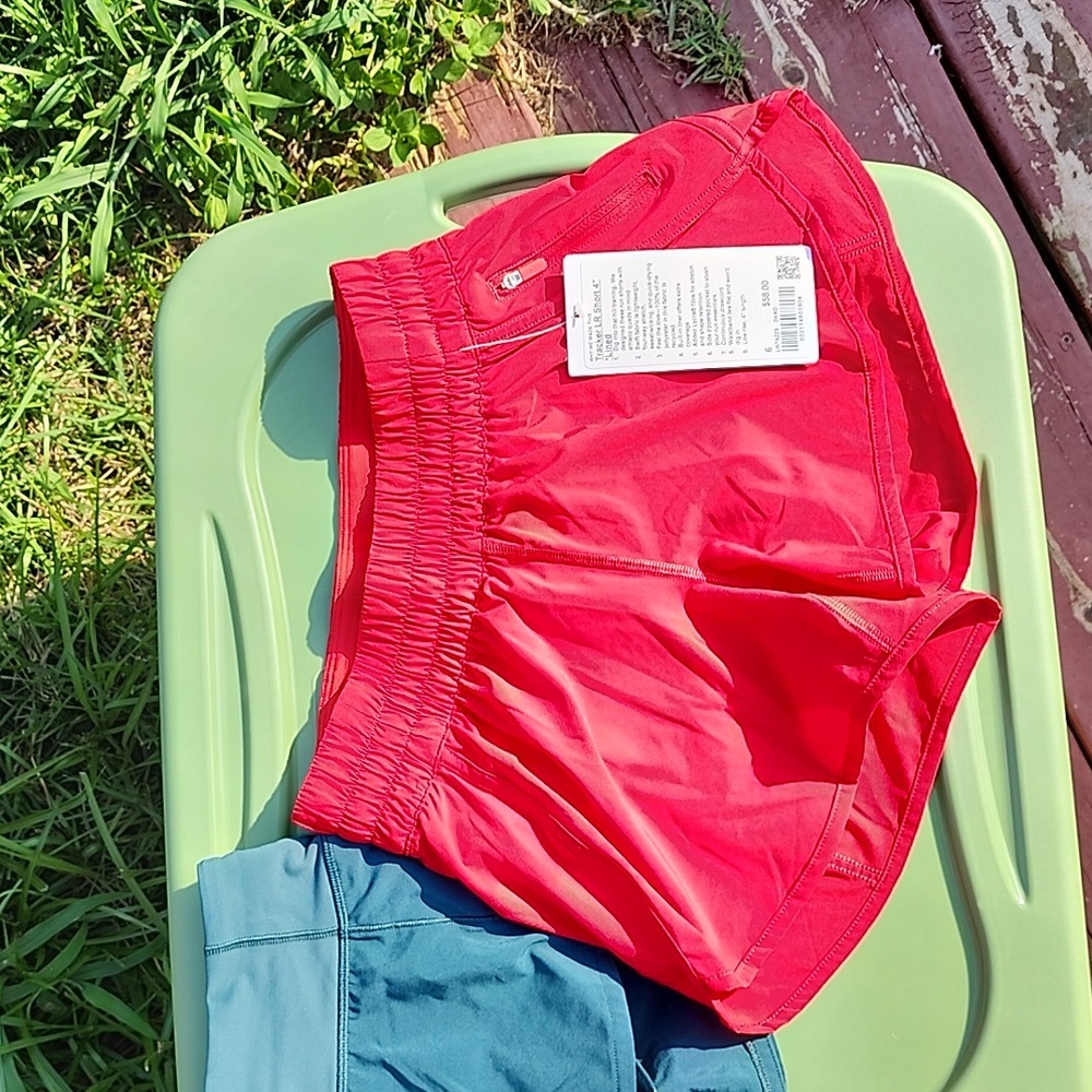 Lululemon size 6 red NWT tracker shorts 4"